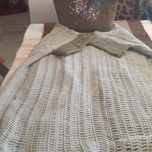 Handmade knit throw. - Picture 5 of 6